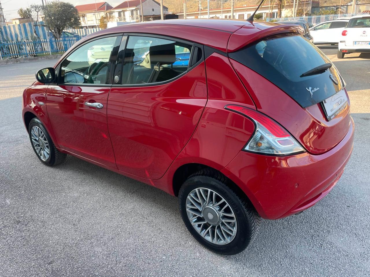 Lancia Ypsilon 0.9 TwinAir 85 CV 5 porte Metano Ecochic Platinum