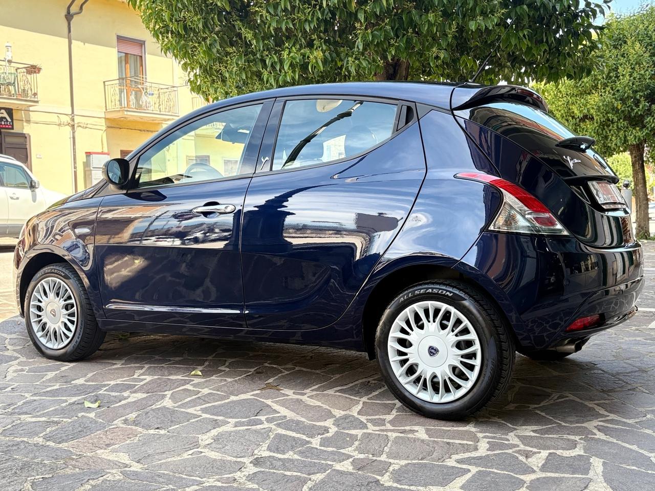 Lancia Ypsilon 1.2 69 CV 5P Gold UCONNECT Blue&Me