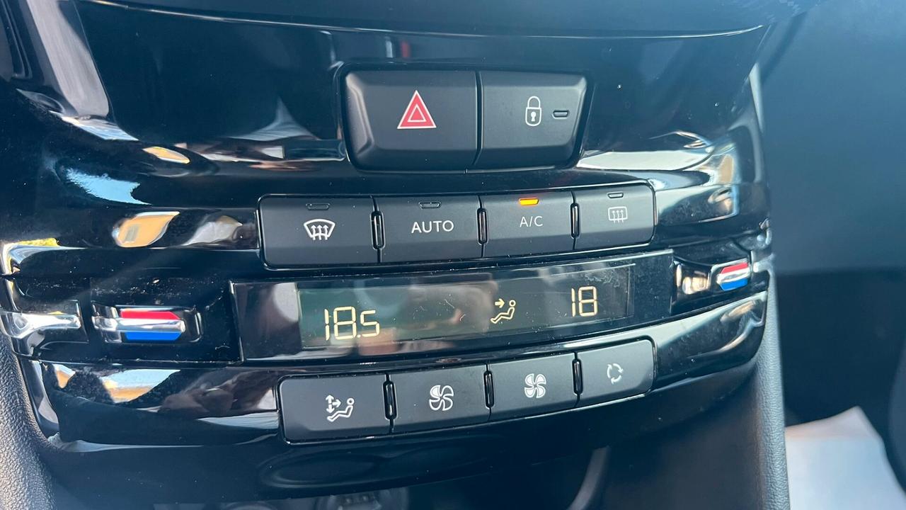 Peugeot 2008 BlueHDi 100 Allure Navi+Retrocamera