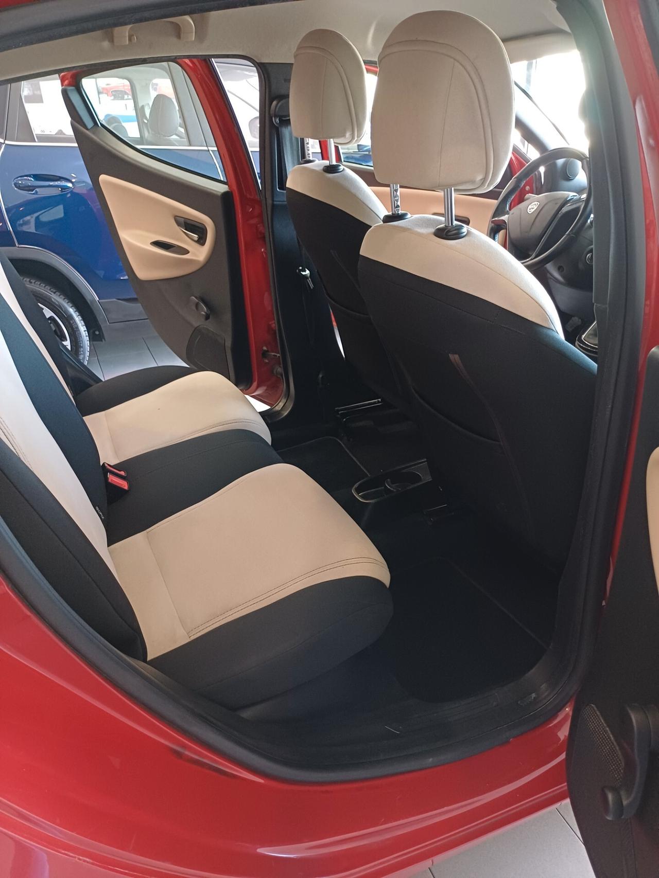 Lancia Ypsilon 0.9 TwinAir 85 CV 5 porte S&S Silver