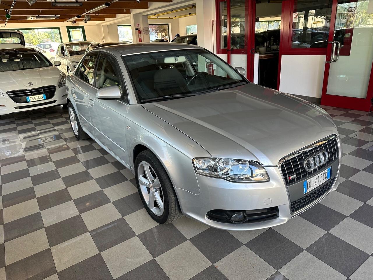 Audi A4 2.0 16V TDI S Line