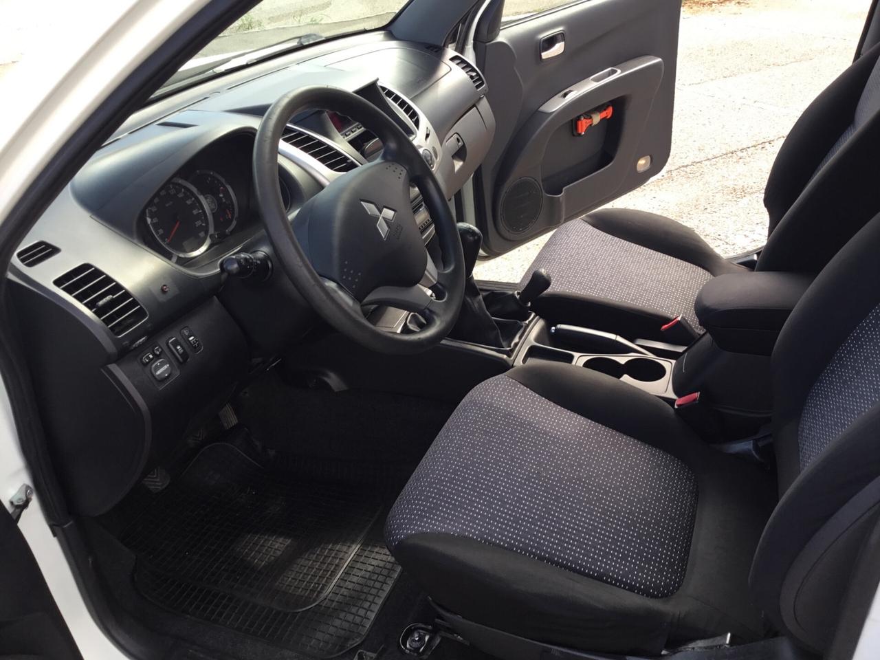 Mitsubishi L200 2.5 DI-D Club Cab cassone ribaltabile