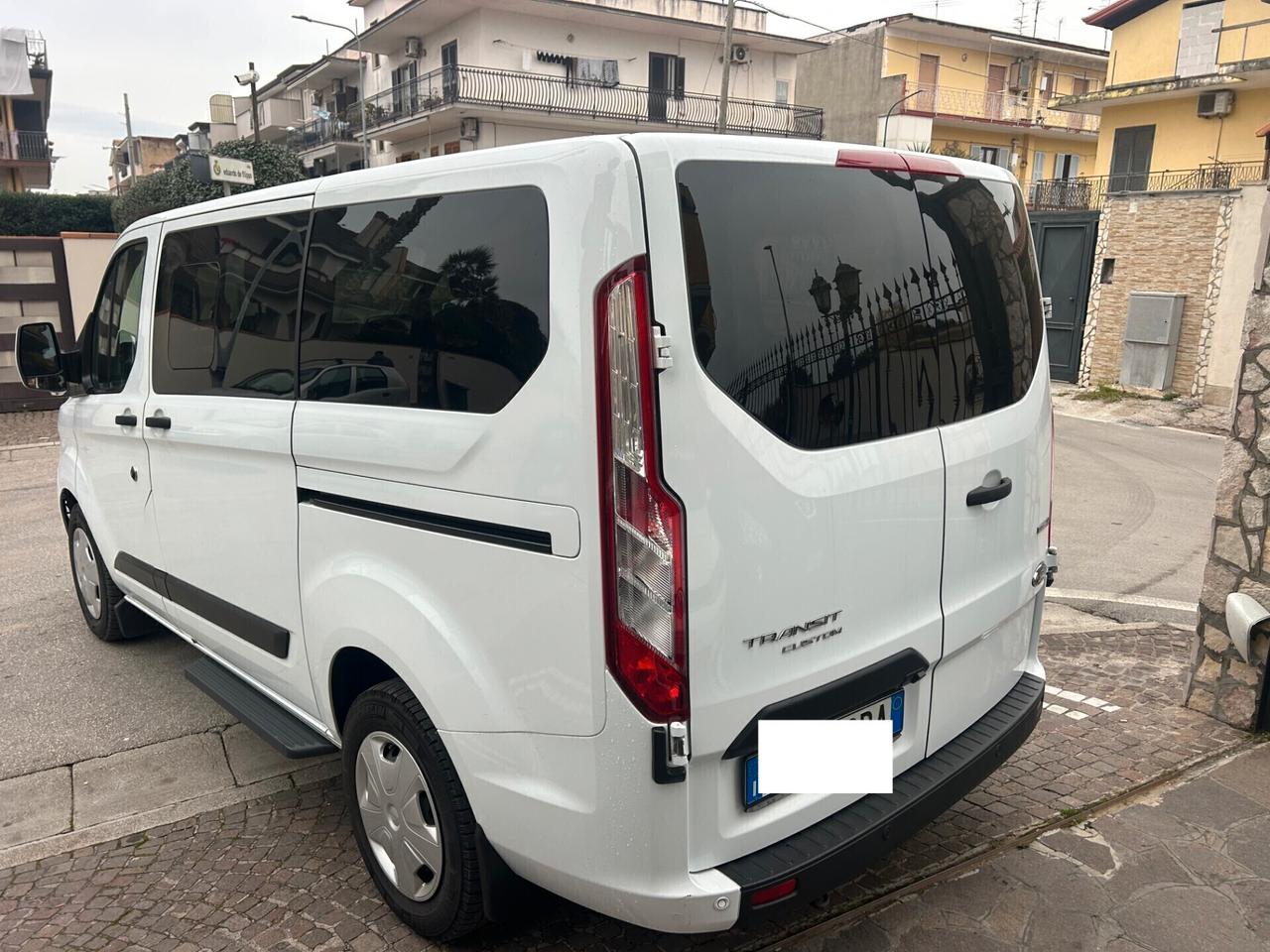 Ford Transit Custom 320 2.0 EcoBlue Hybrid 130 PC Combi Trend
