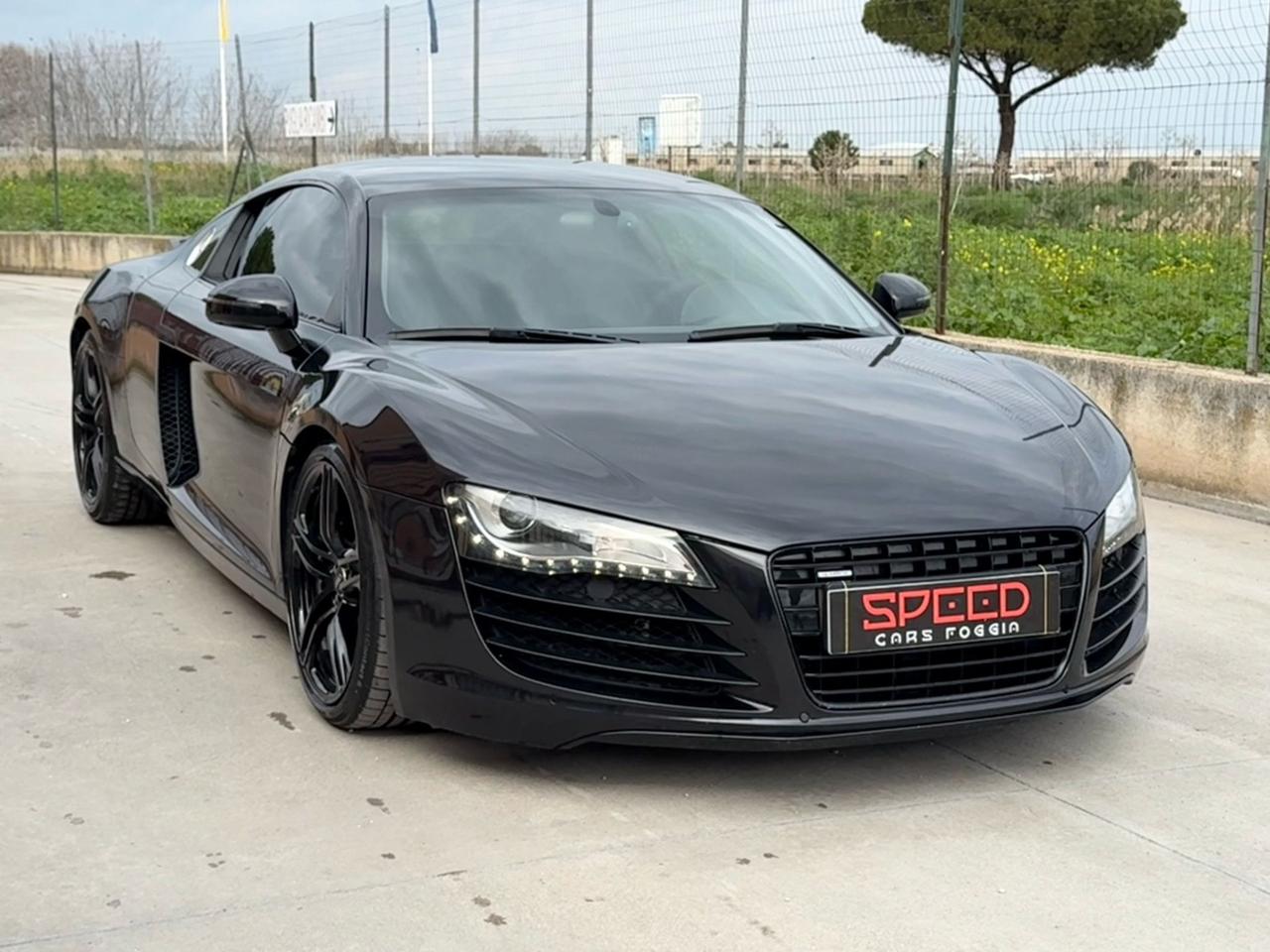 Audi R8 4.2 V8 FSI quattro R tronic