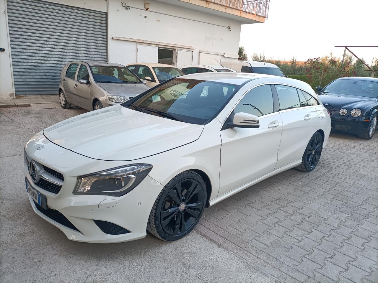 Mercedes-benz CLA 220d Automatic Premium Dark Night