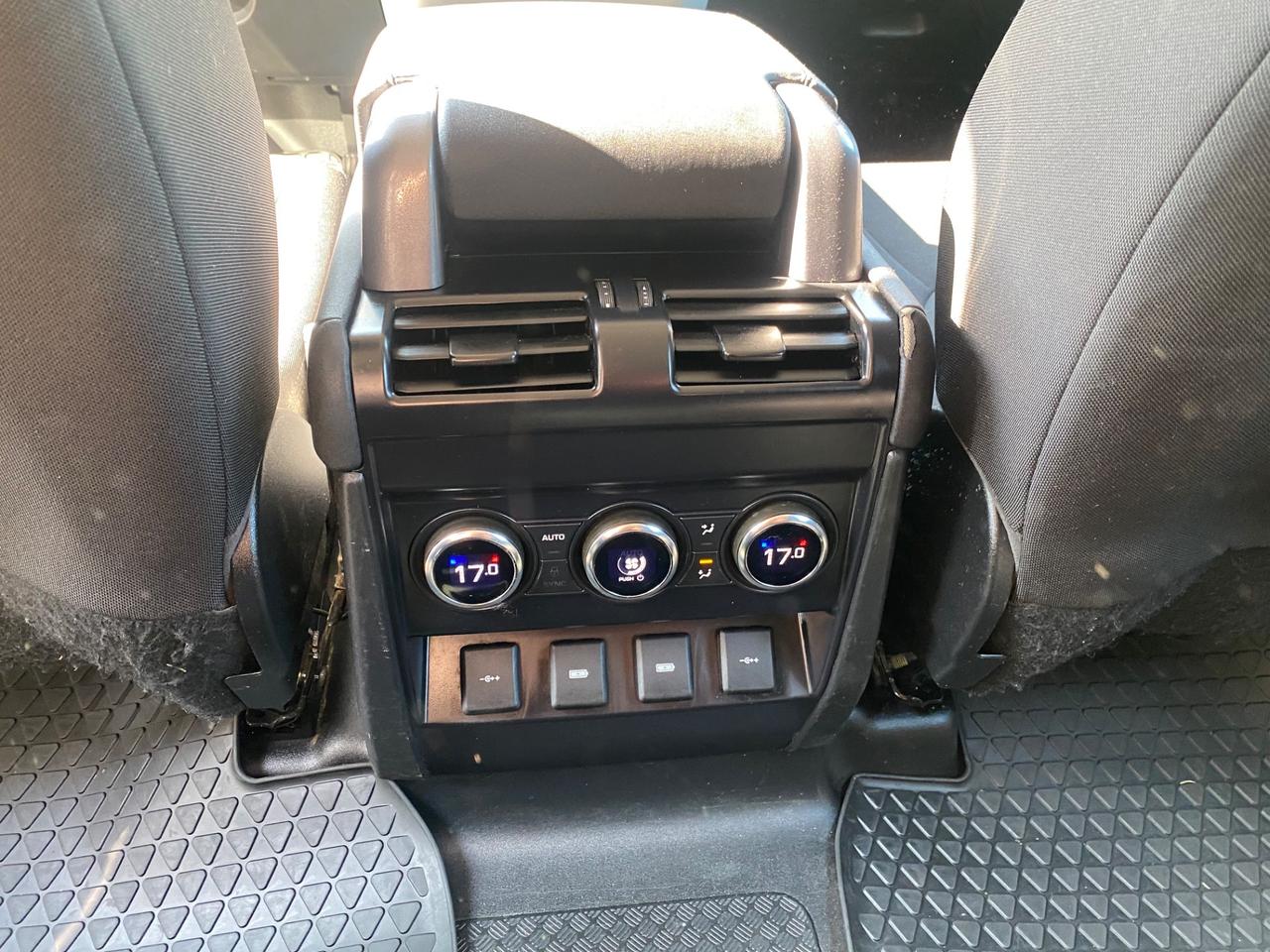 Land Rover Defender 110 2.0 SD4 AWD Auto 7 POSTI