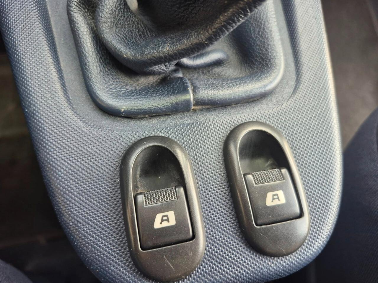 Peugeot 1007 1.4 HDi 68 CV OK NEOP.