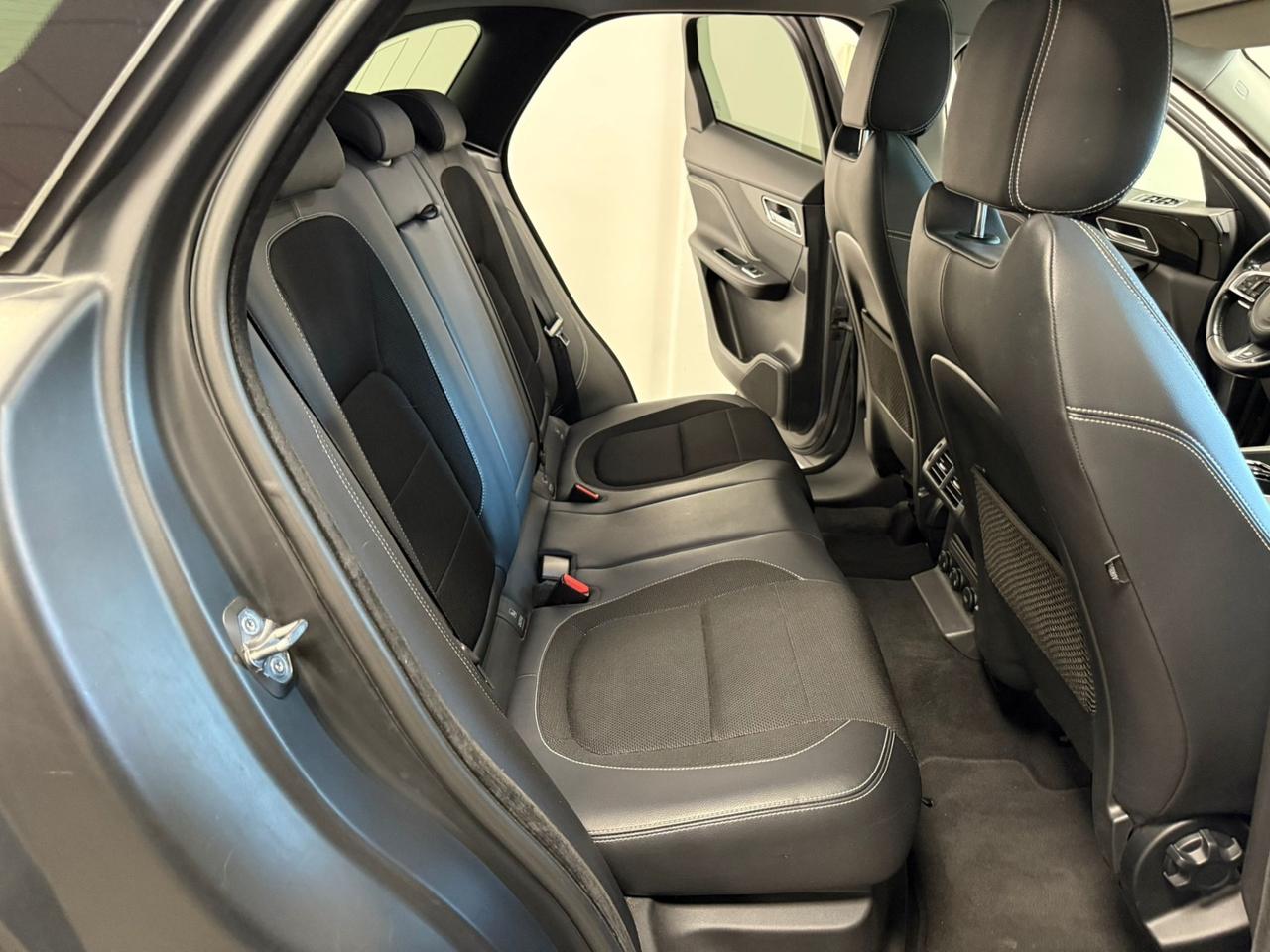 Jaguar F-Pace 2.0 D 180 CV R-Sport