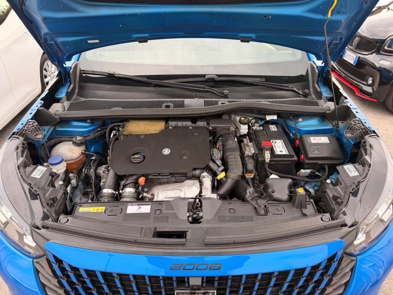 Peugeot 2008 1.5 BlueHDi 130 EAT8 Allure navi cockpit