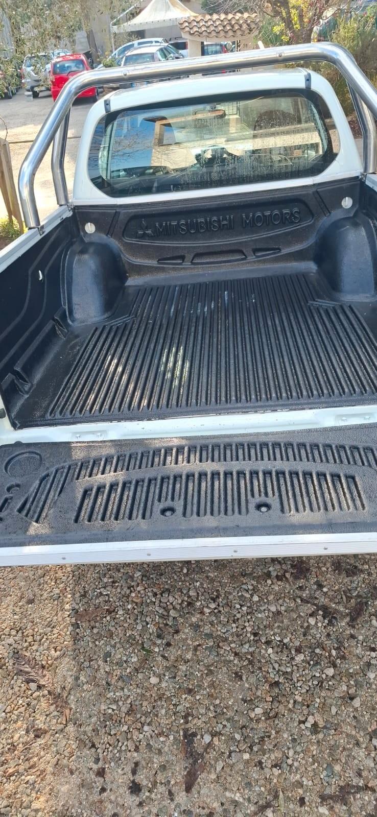 Mitsubishi L200 2.4 DI-D/154CV Club Cab Inform