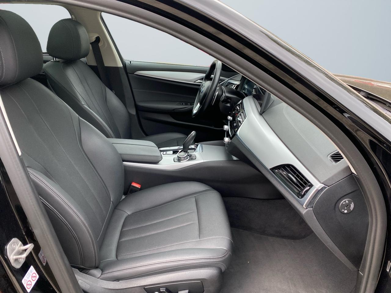BMW Serie 5 G31 2020 Touring LCI - 520d Touring mhev 48V Luxury auto