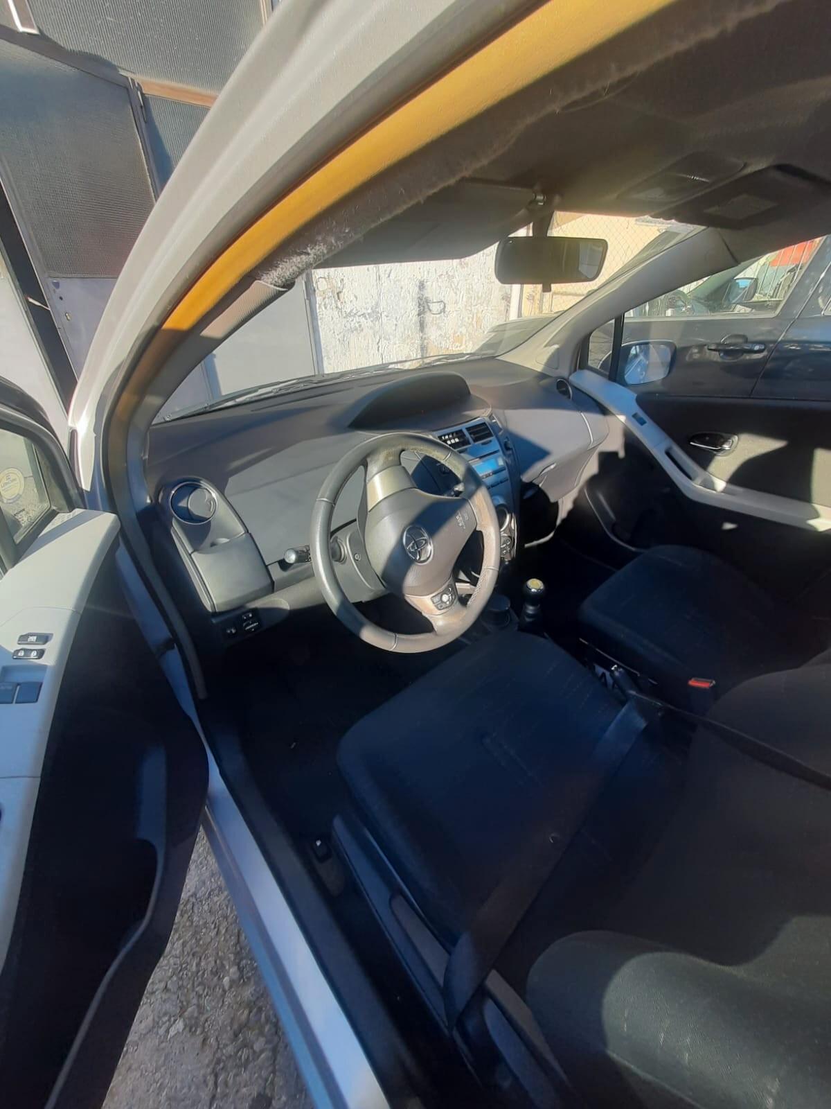 Toyota Yaris 1.0 5 porte