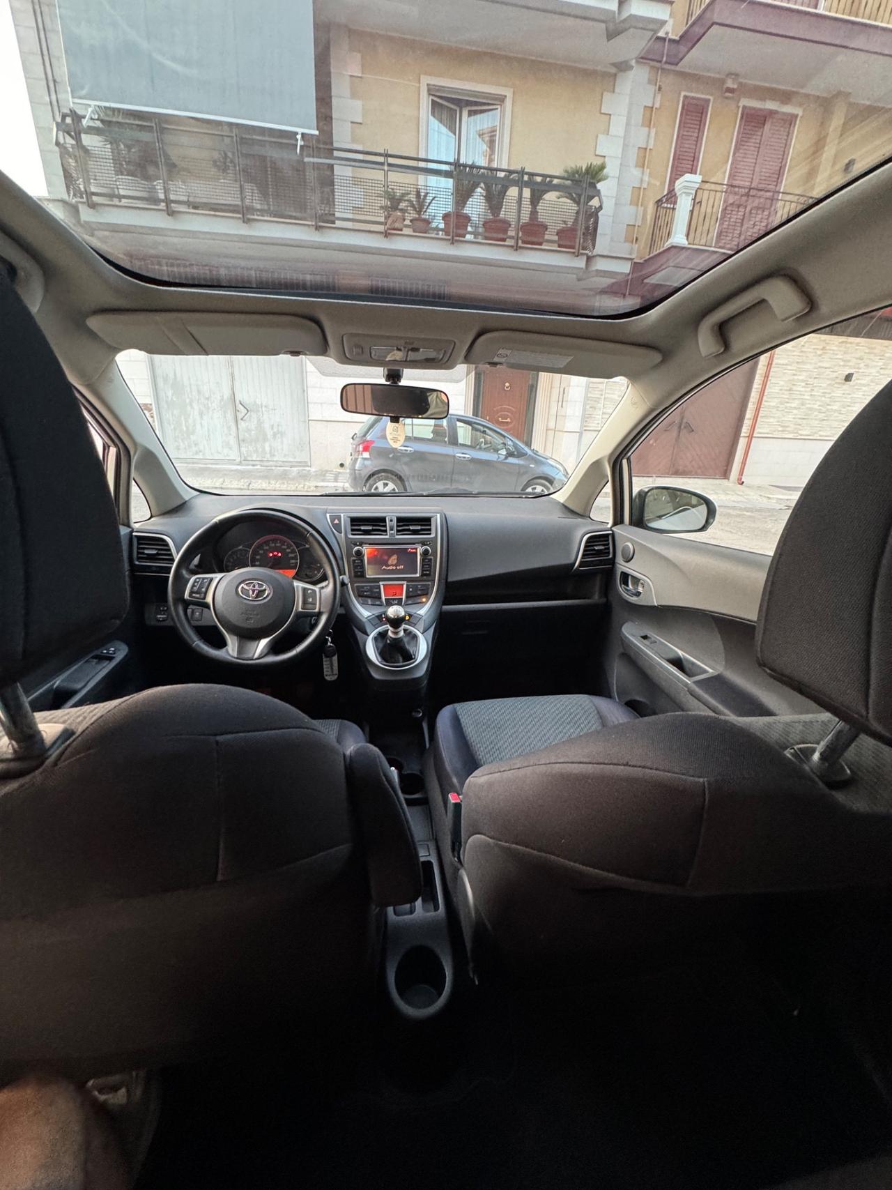 Toyota Verso-S 1.3 MT Style Panorama