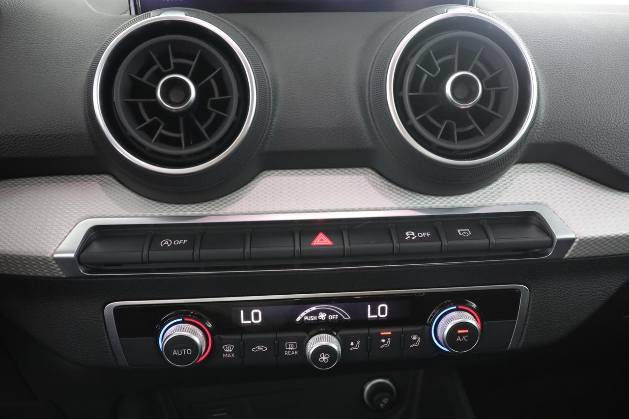 AUDI Q2 35 TFSI S tronic Business