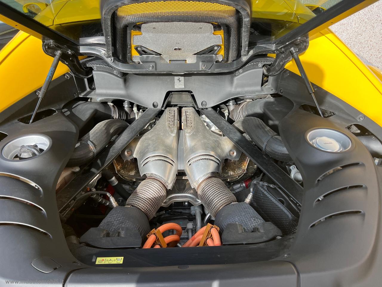 FERRARI 296 GTB CARBONIO SOLLEVATORE IVA ESPOSTA