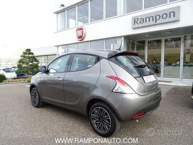 Lancia Ypsilon 1.0 FireFly 5 porte S&S Hybrid Oro