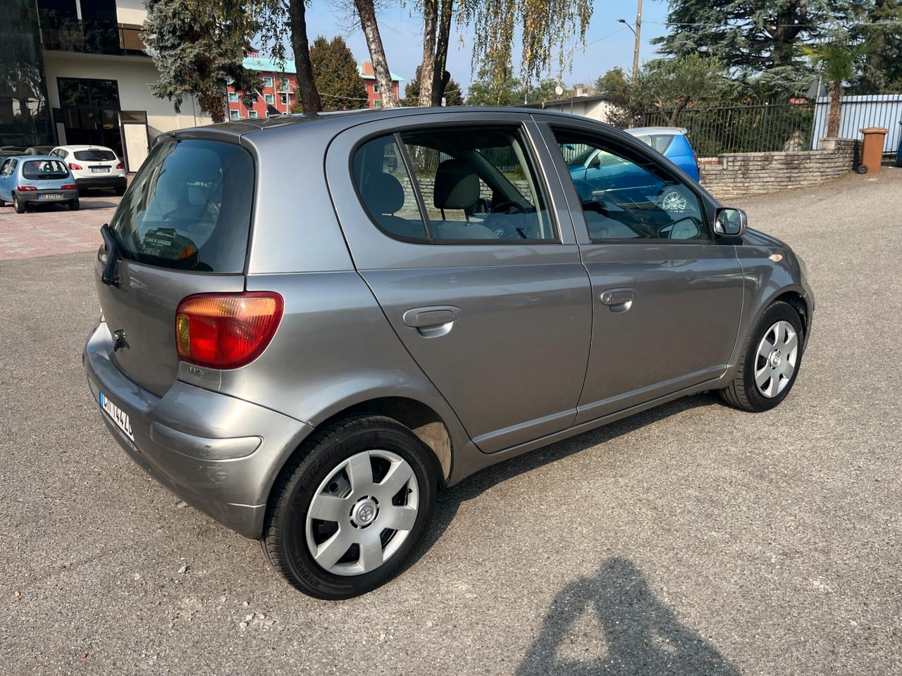Toyota Yaris 1.0i 16V cat 5 porte