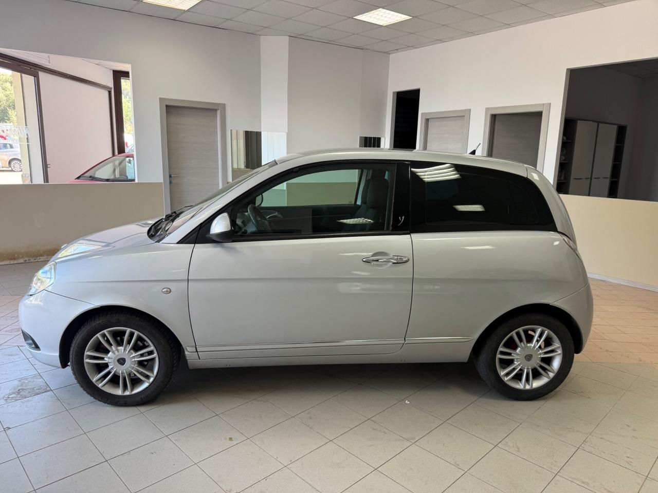 Lancia Ypsilon 1.3 MJT 75 CV Platinum