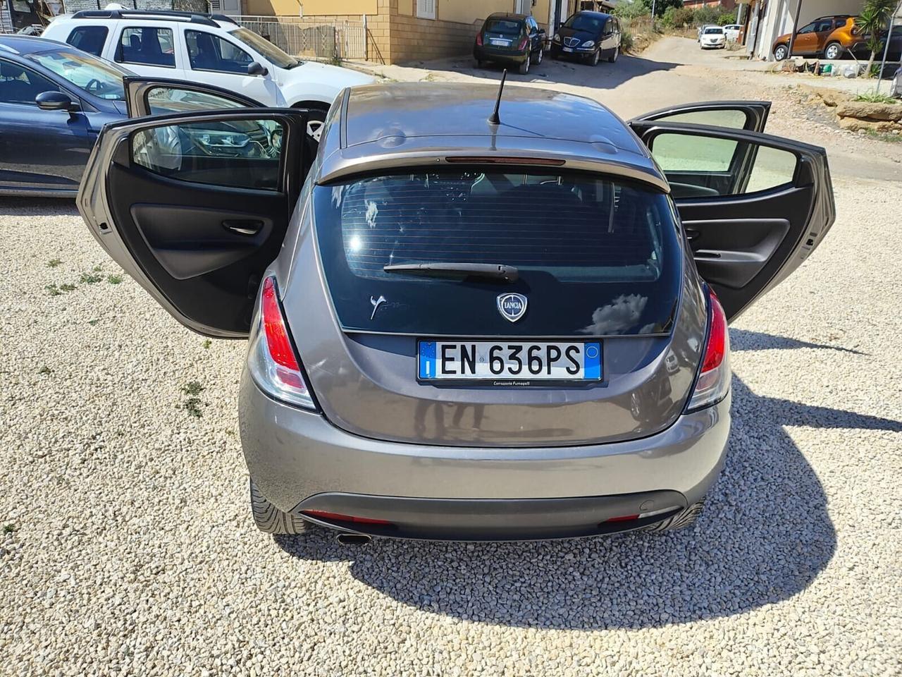 Lancia Ypsilon 1.2 69 CV 5 porte S&S Gold