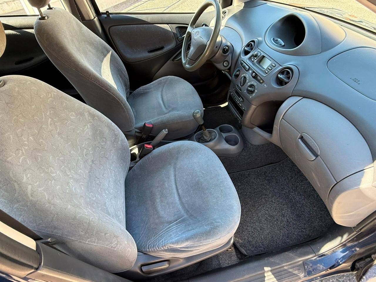 Toyota Yaris 1.0i 16V cat 5 porte Sol