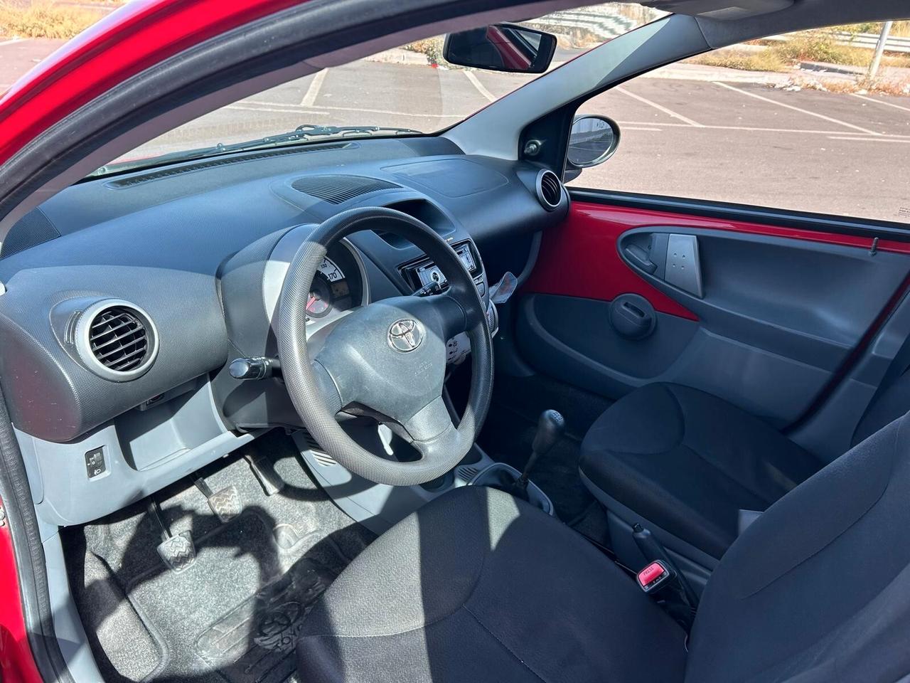 TOYOTA AYGO 1.0 BENZINA – 5 PORTE – SOLO 47.000 KM – CONDIZIONI DA VETRINA!