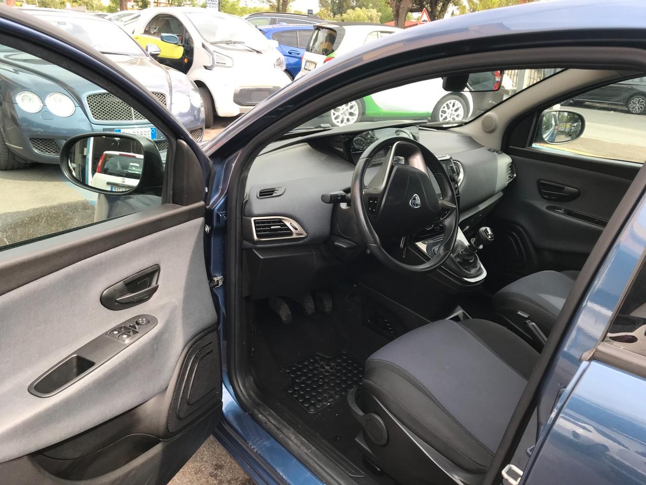 Lancia Ypsilon 1.0 FireFly 5 porte S&S Hybrid Ecochic Silver