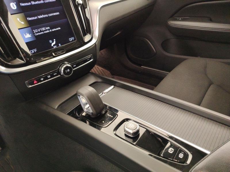 Volvo V60 2.0 B3 Momentum Business automatico