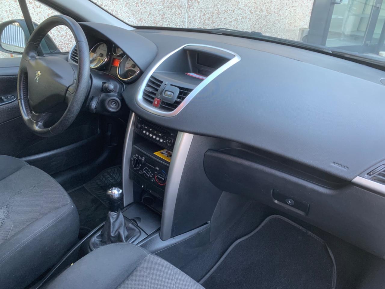 Peugeot 207 1.4 8V 75CV 3p. ONE Line