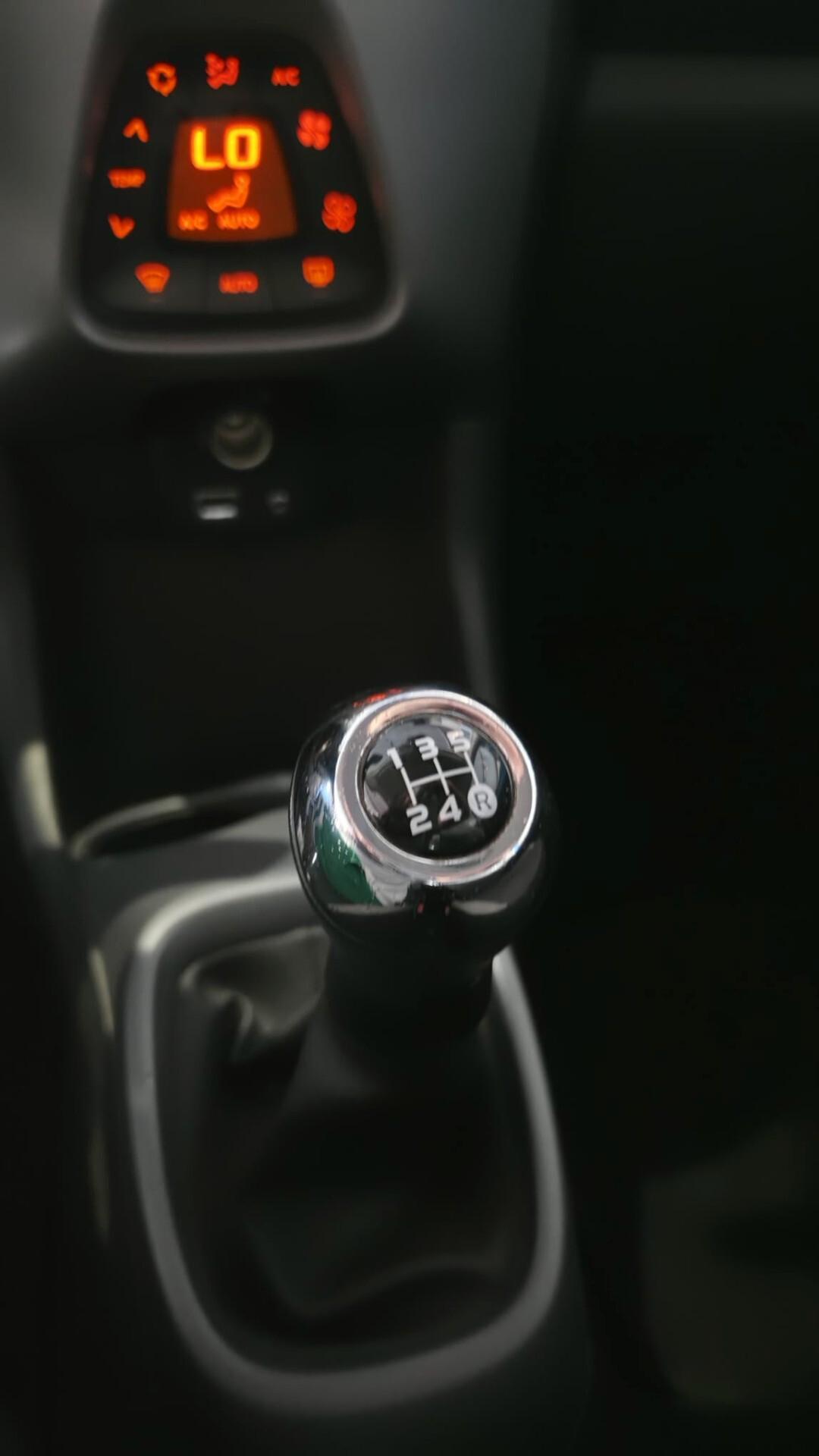 Toyota Aygo Connect 1.0 VVT-i 72 CV 5 porte x-clusiv