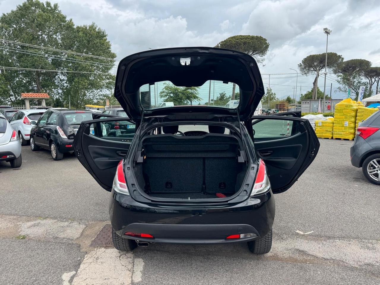 Lancia Ypsilon 1. 2 BENZINA 69CV 2014