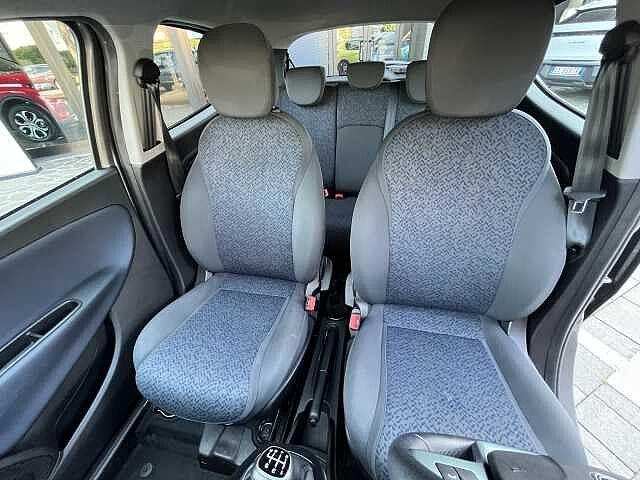 Lancia Ypsilon 1.0 FireFly 5 porte S&S Hybrid Ecochic Silver