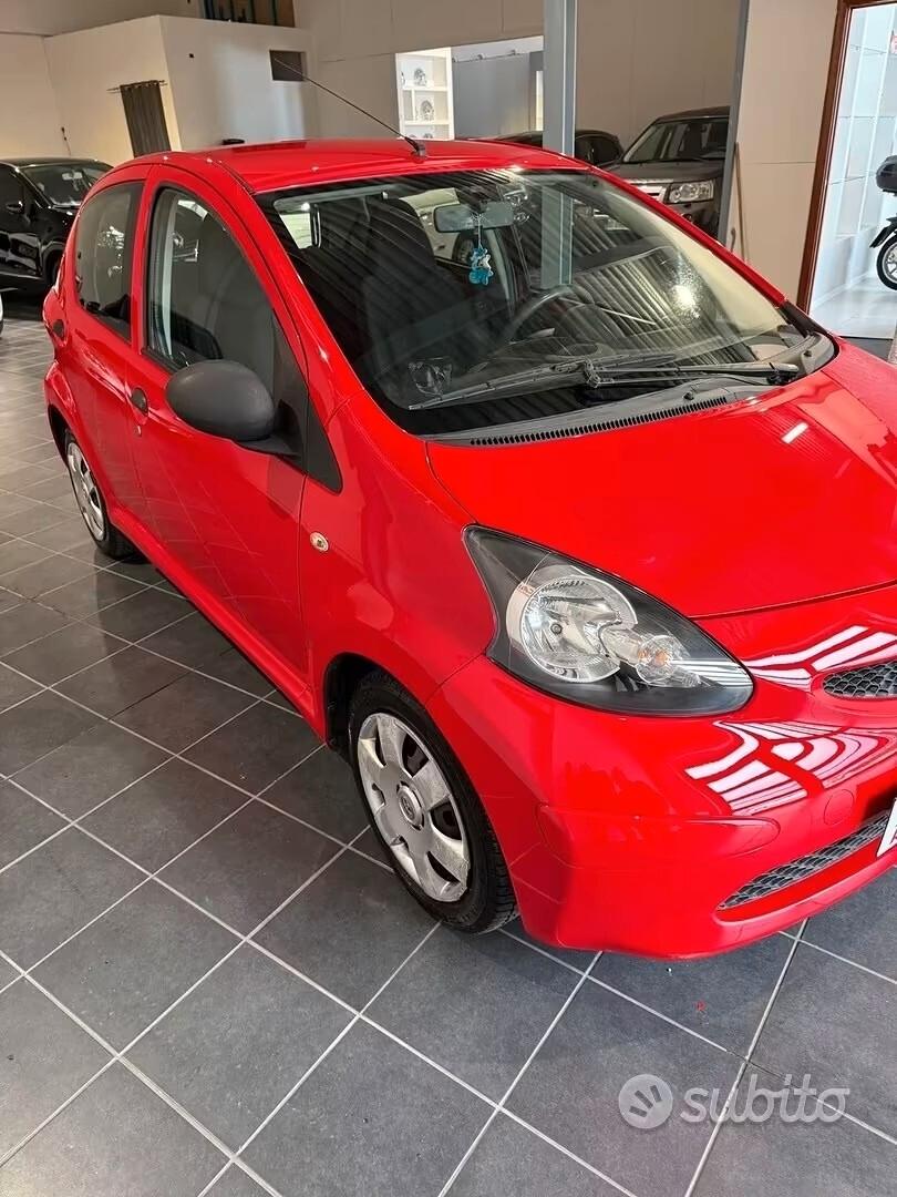 TOYOTA AYGO ROSSA - 1.0 5 PORTE - NEOPATENTATI