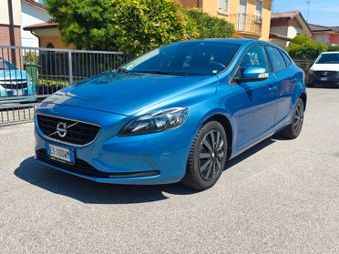 Volvo V40 D2