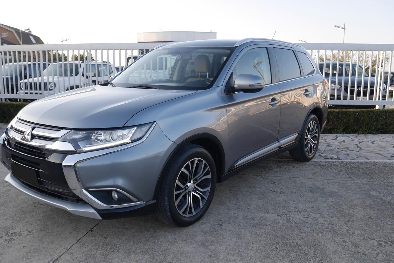 Mitsubishi Outlander 2.2 DI-D 4WD Instyle Plus Navi