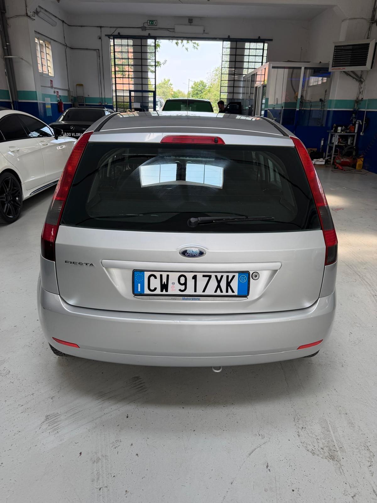 Ford Fiesta 1.4 16V 5p. Ghia