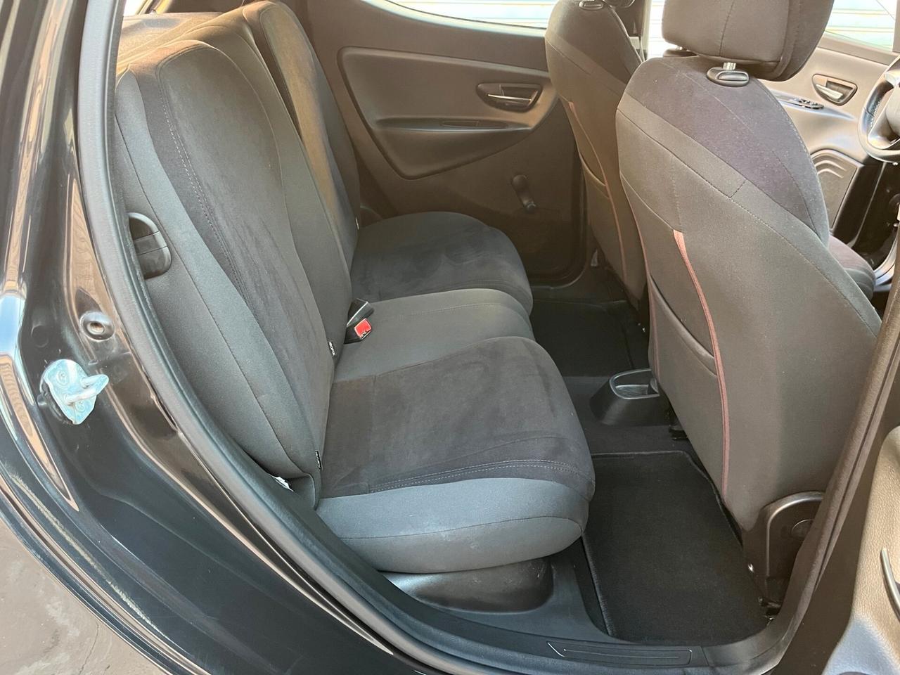 Lancia Ypsilon 1.2 69 CV 5 porte S&S Platinum