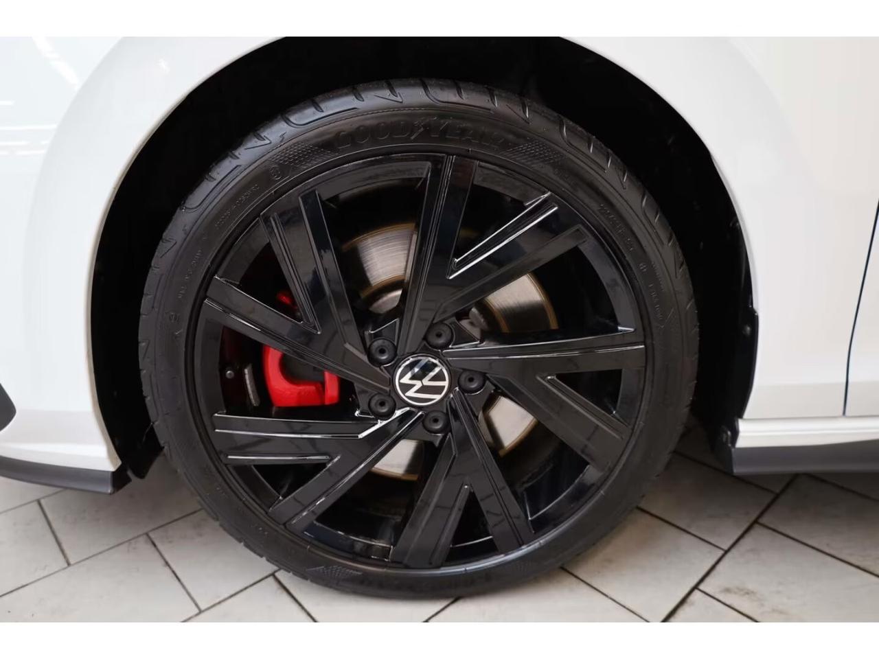 Volkswagen Golf GTI 2.0 TSI OPF, cambio manuale a 6 marce, fari LED, climatizzatore automatico, ra