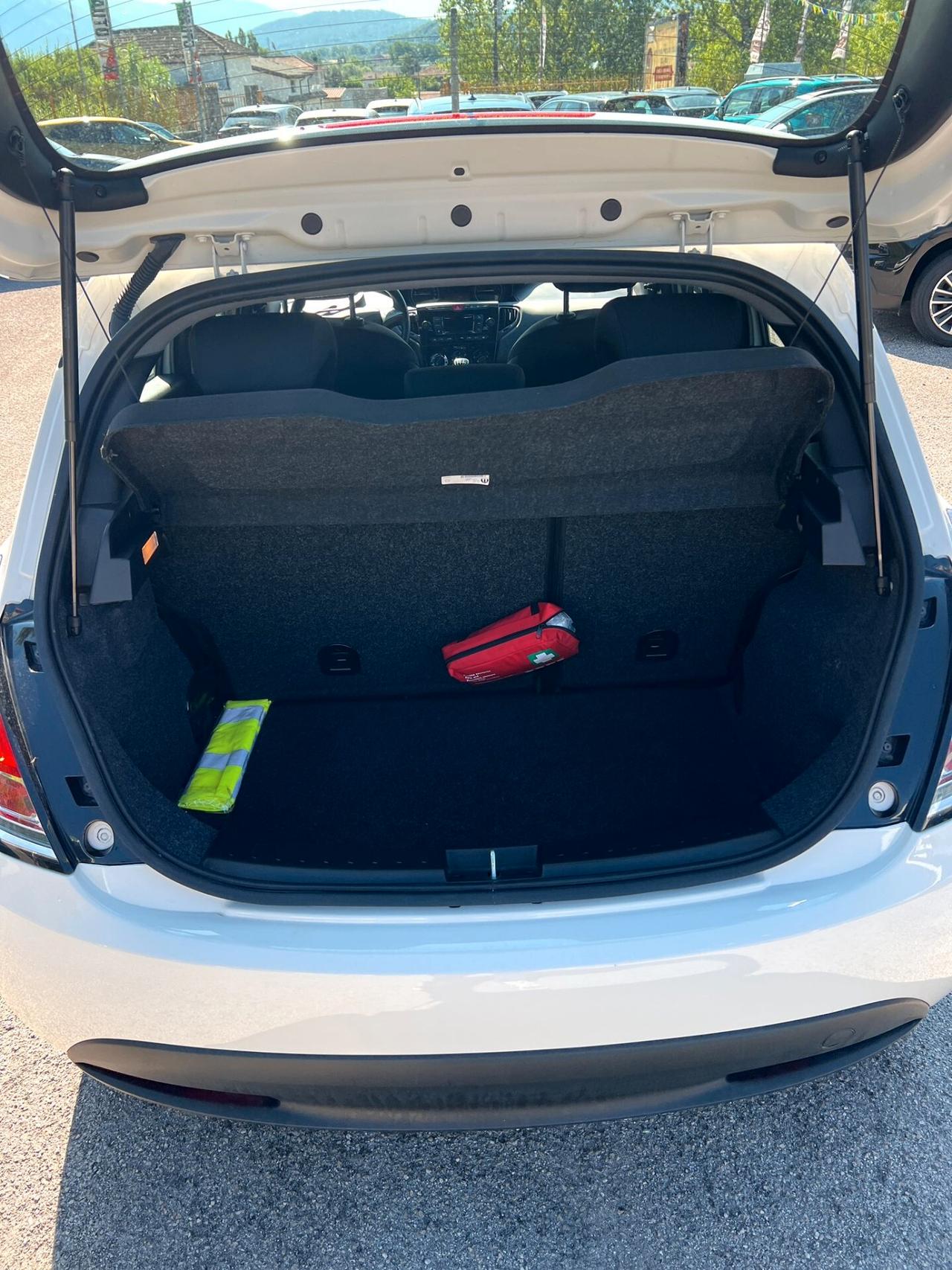 Lancia Ypsilon 1.0 FireFly 5 porte S&S Hybrid Ecochic