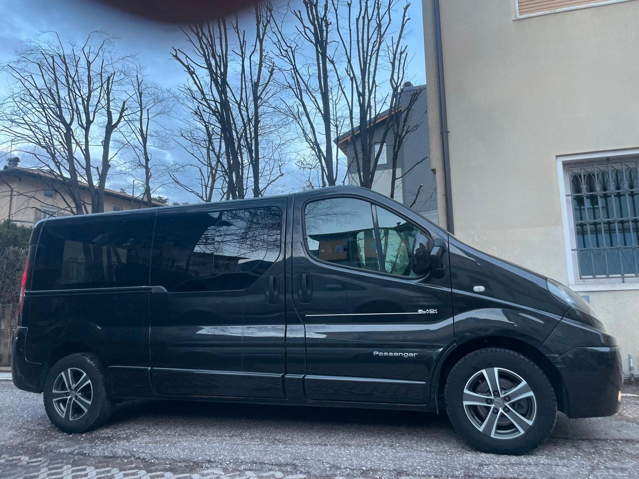 RENAULT TRAFIC 2.0 DCI 115 CV 6M PASSO LUNGO BLACK EDITION