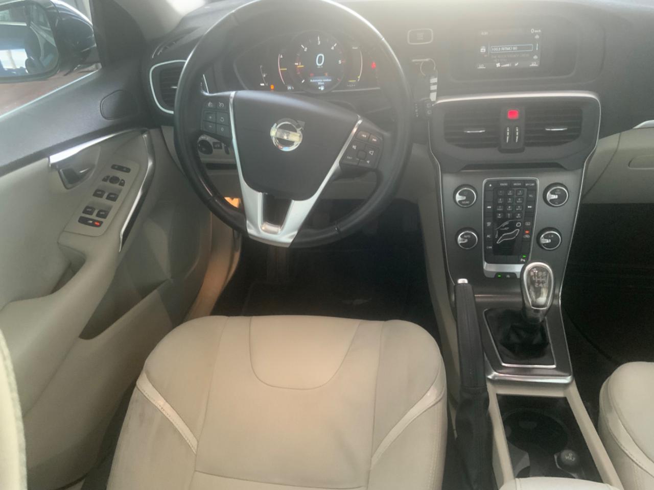 Volvo V40 D2 1.6 Momentum