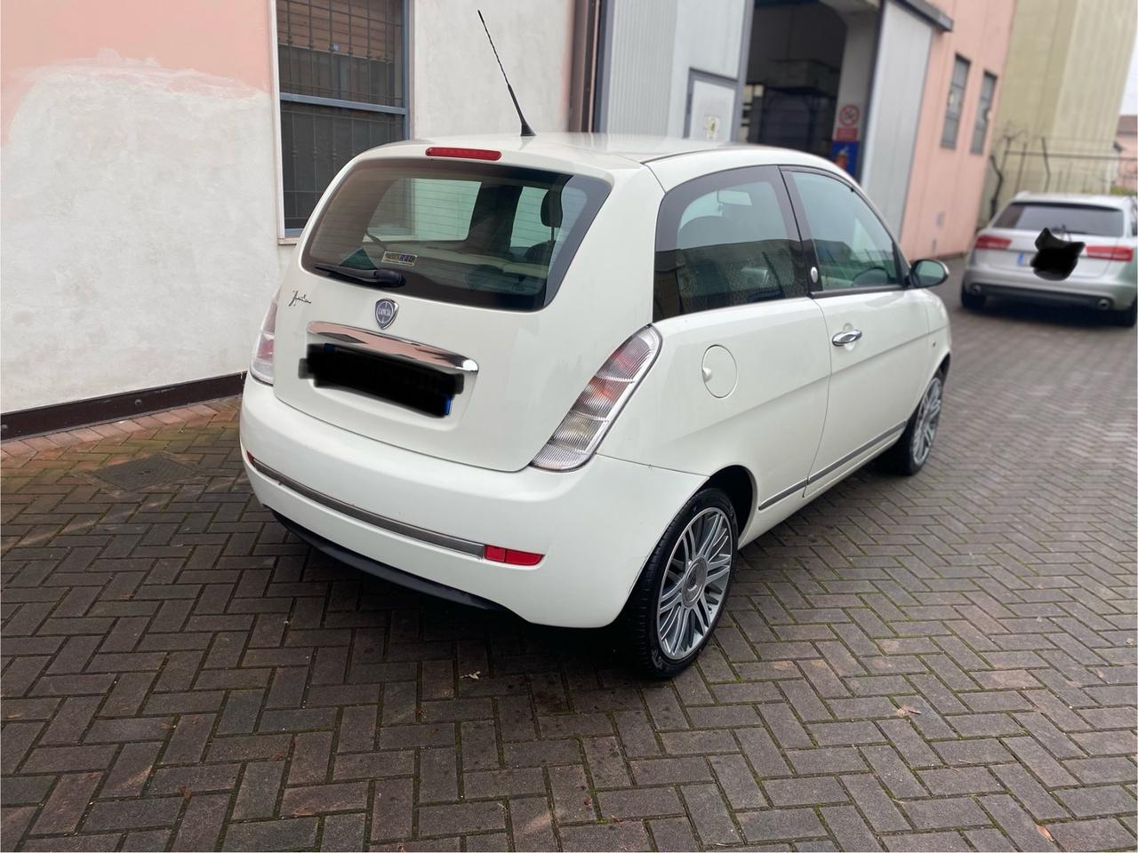 Lancia Ypsilon 1.4 Ecochic GPL interni pelle