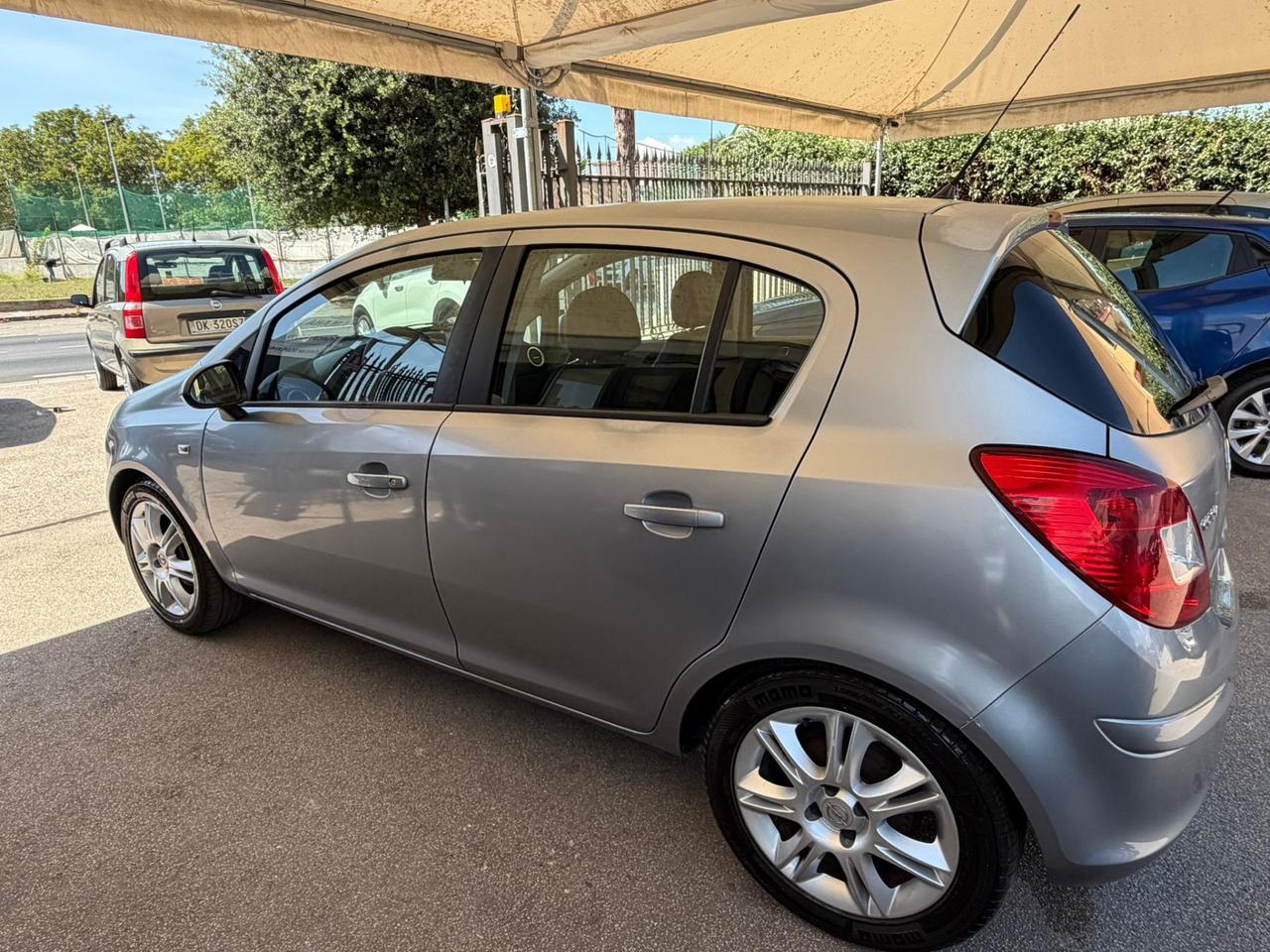 Opel Corsa 1.4 16V 5 porte Cosmo