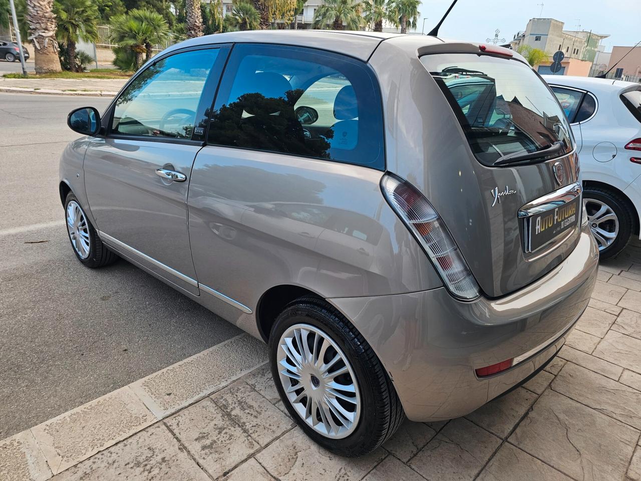 Lancia Ypsilon 1.3 MJT 75 CV Diva