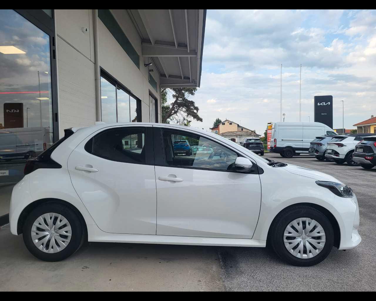 TOYOTA Yaris 1.0 Active