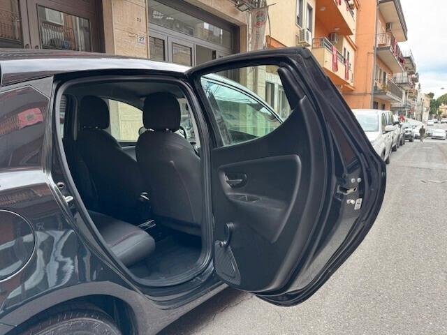 Lancia Ypsilon 1.2 5 porte Elefantino