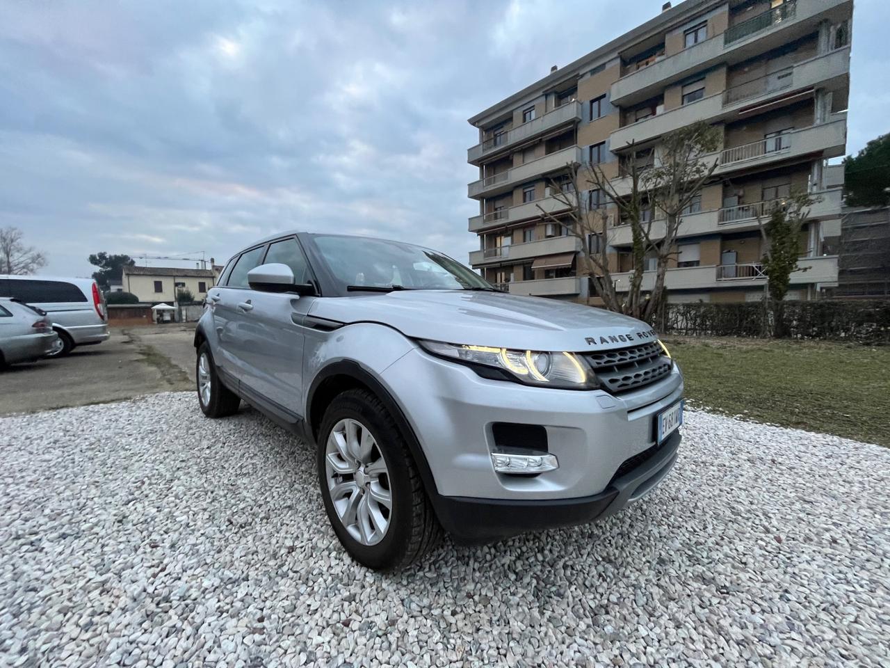 Land Rover Range Evoque 2.2 TD4 5p. Pure