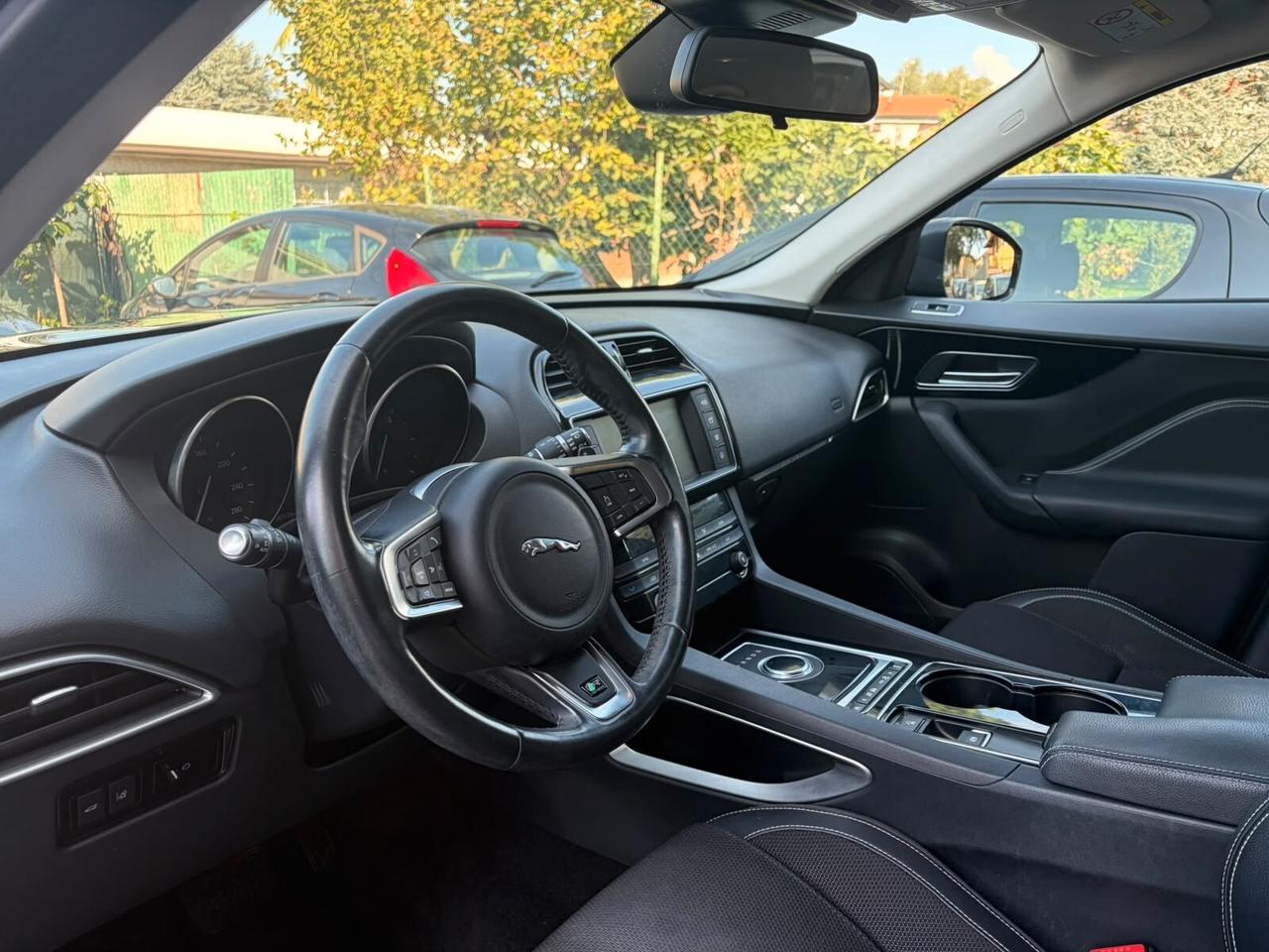 Jaguar F-Pace 2.0 D 180 CV AWD aut. R-Sport