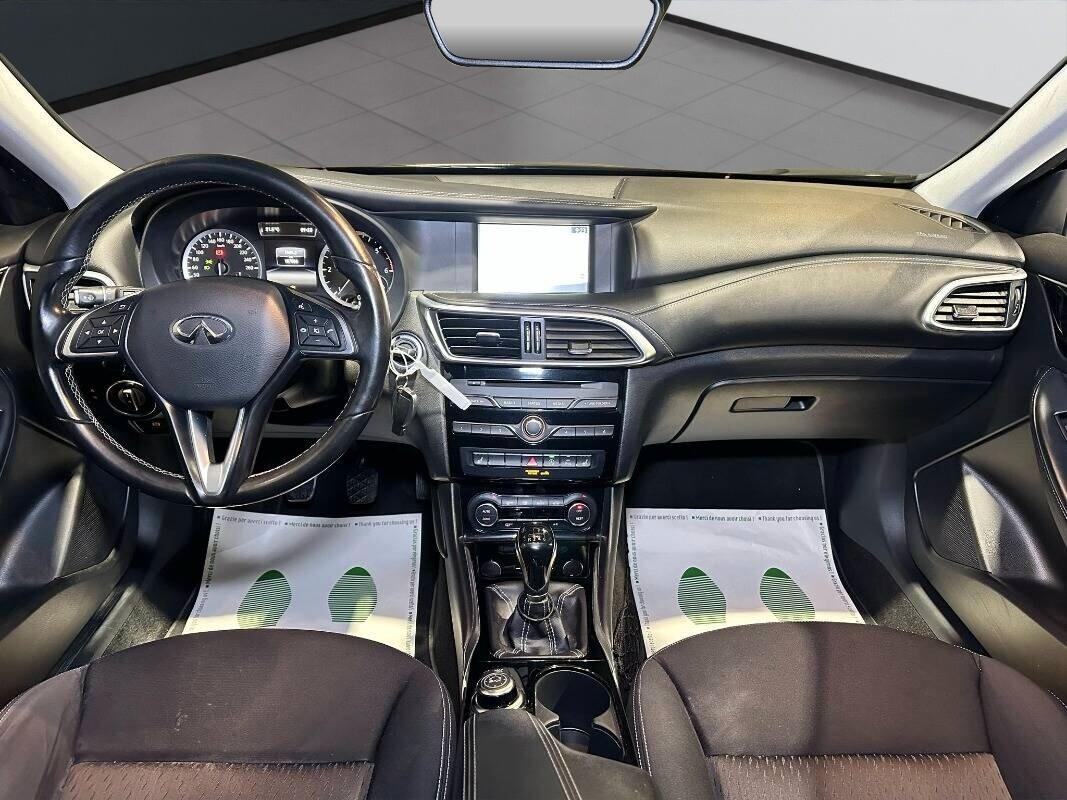 Infiniti Q30 1.5 diesel Premium Tech GALLERY WHITE