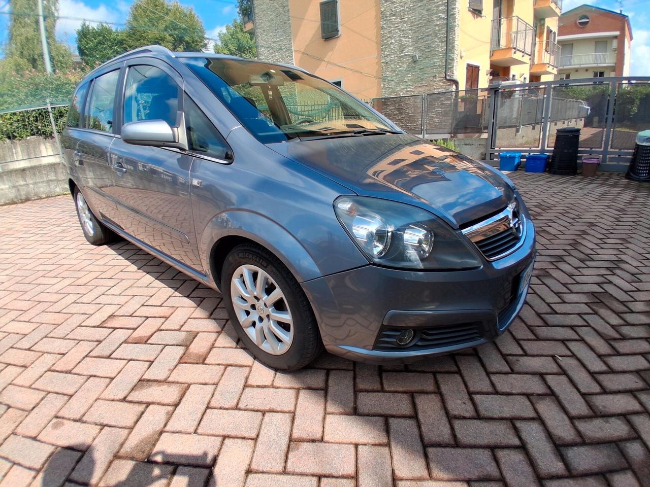 Opel Zafira 1.8 16v vvt club