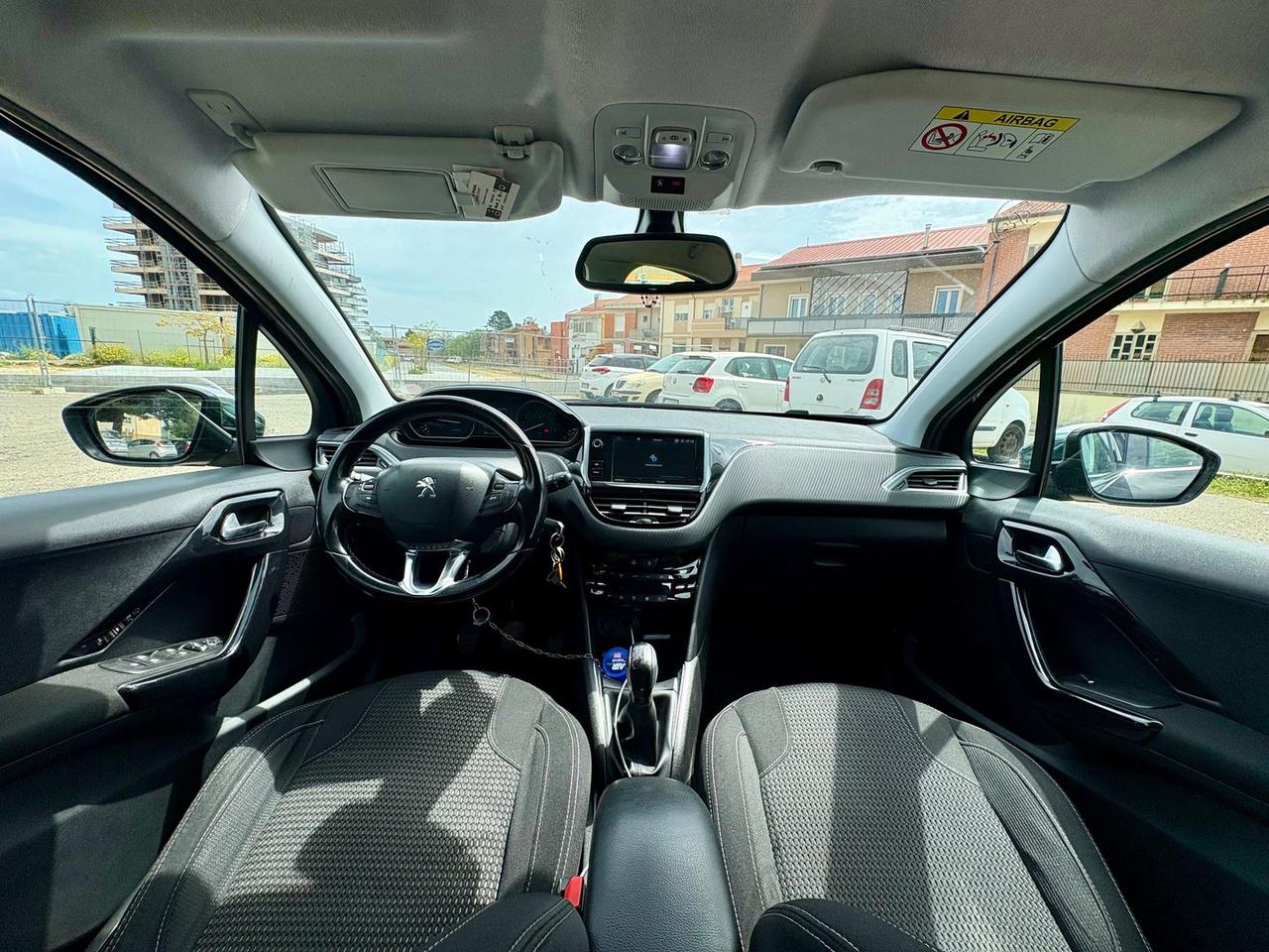 Peugeot 208 Allure 1.6 Blue HDI 75 #10654